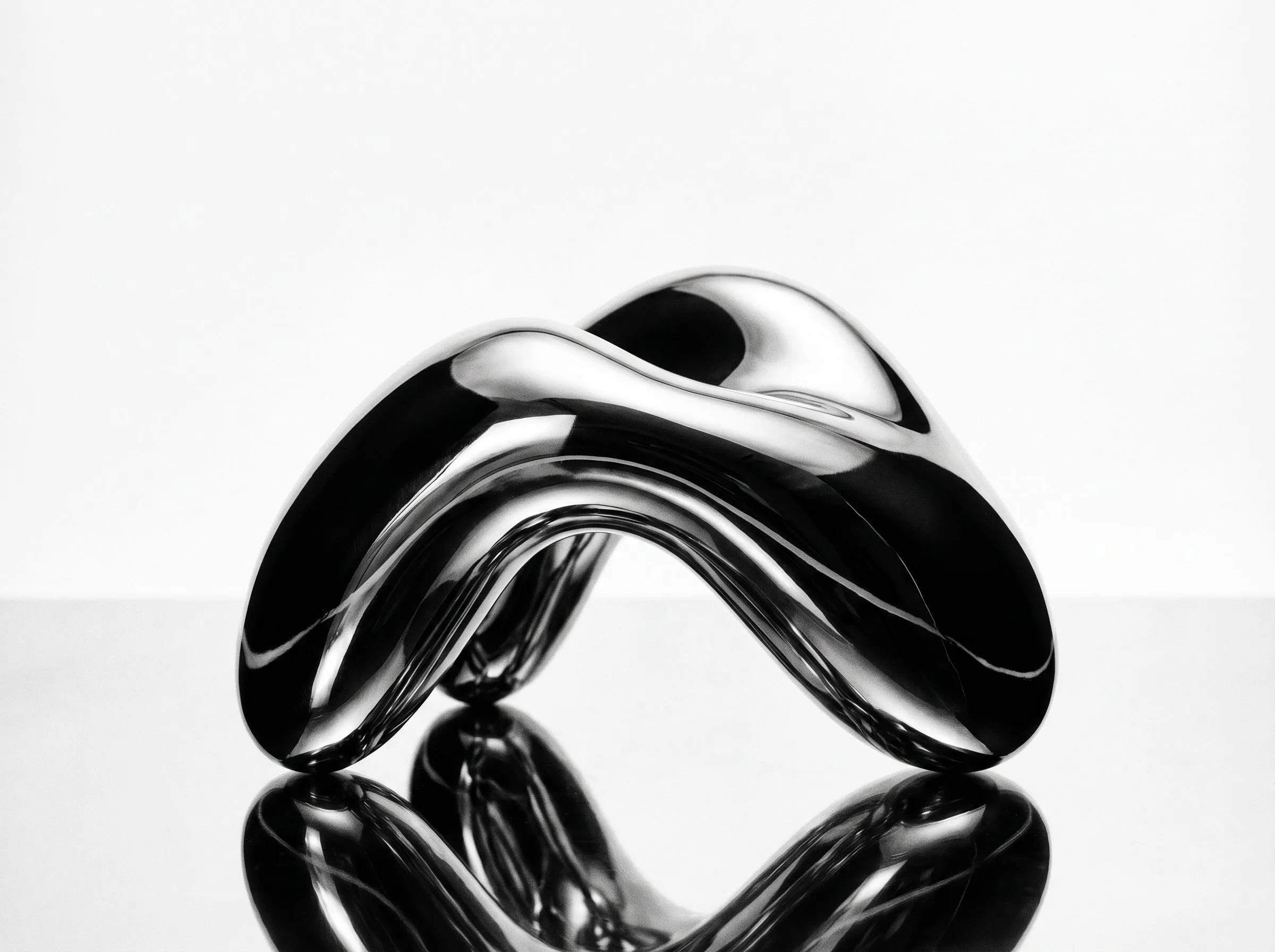 Escultura 3D abstracta en blanco y negro